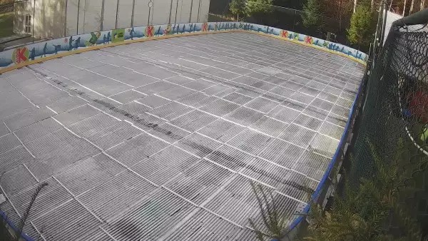 Czarny Groń - widok na lodowisko