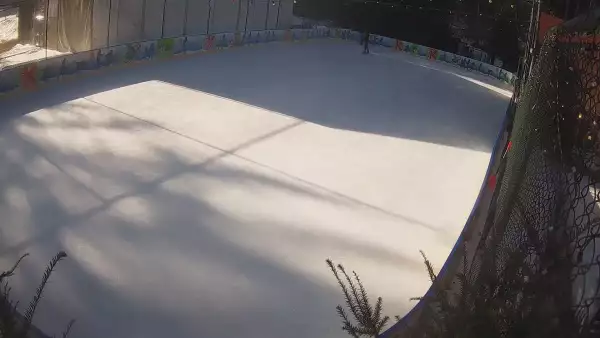 Czarny Groń - widok na lodowisko