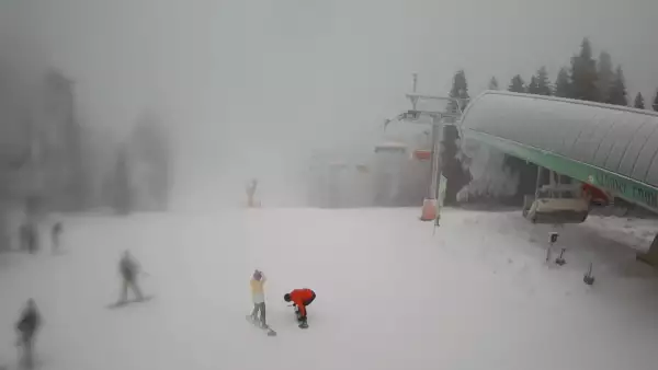 Widok z Kamery na górną trasę narciarską w Czarnym Groniu