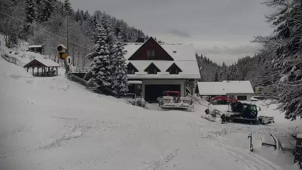 Kamera na żywo na stok Czarny- Groń w Rzykach.
