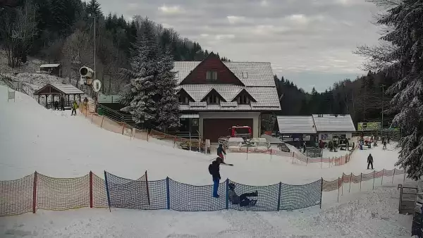 Kamera na żywo na stok Czarny- Groń w Rzykach.