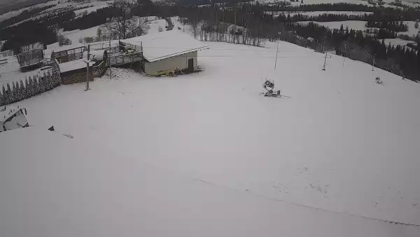 Widok na stację narciarską Czerwienne SKI na Podhalu.