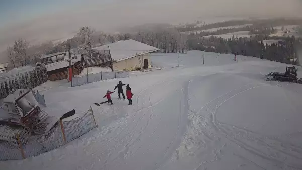 Widok na stację narciarską Czerwienne SKI na Podhalu.