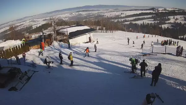 Widok na stację narciarską Czerwienne SKI na Podhalu.