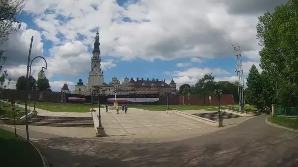 Widok z kamery na Sanktuarium Maryjne i Klasztor Zakonu Paulinów w Częstochowie.