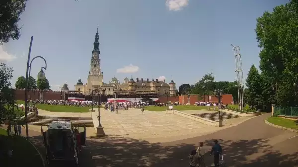 Widok z kamery na Sanktuarium Maryjne i Klasztor Zakonu Paulinów w Częstochowie.