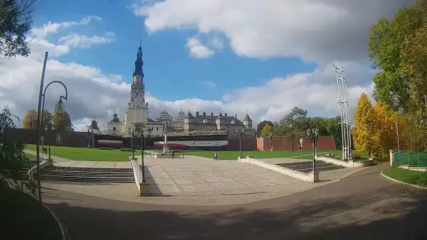 Widok z kamery na Sanktuarium Maryjne i Klasztor Zakonu Paulinów w Częstochowie.