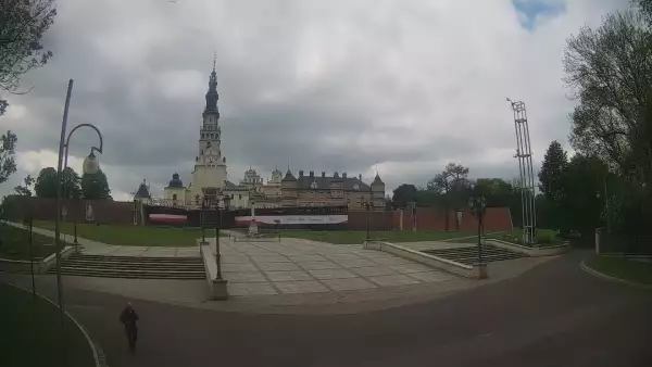 Widok z kamery na Sanktuarium Maryjne i Klasztor Zakonu Paulinów w Częstochowie.