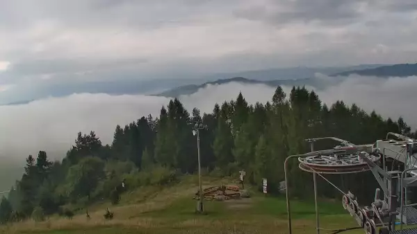 Kamera prezentuje panoramę gór z ośrodka narciarskiego Czorsztyn ski - Kluszkowce