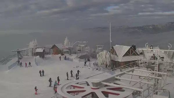 Kamera prezentuje panoramę gór z ośrodka narciarskiego Czorsztyn ski - Kluszkowce