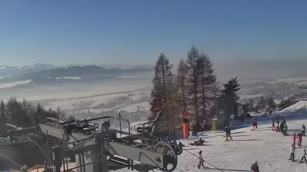 Kamera prezentuje panoramę gór z ośrodka narciarskiego Czorsztyn ski - Kluszkowce