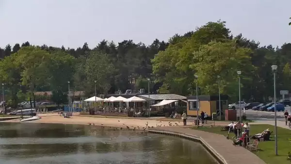 Ujęcie z kamery na promenadę w Dąbkach