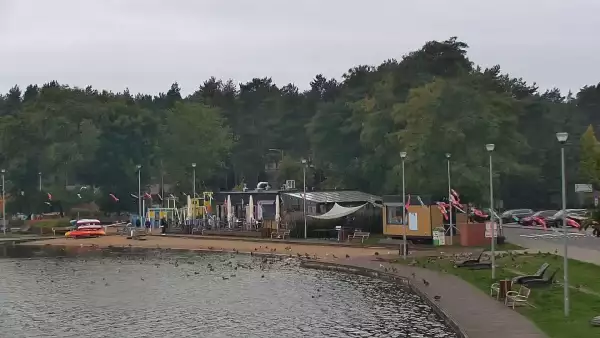 Ujęcie z kamery na promenadę w Dąbkach