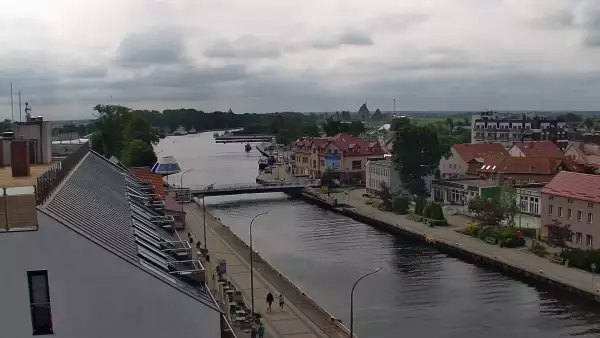 Darłowo - widok na plaże i morze oraz wejście do portu.