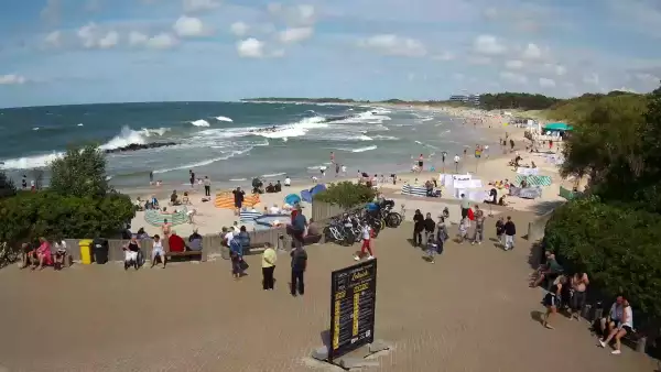 Widok na plażę wschodnią w Darłówku