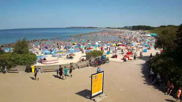 Widok na plażę wschodnią w Darłówku