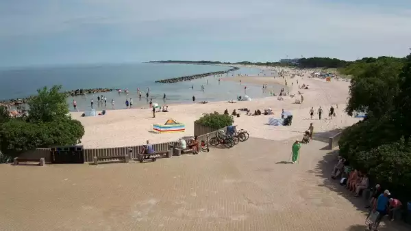 Widok na plażę wschodnią w Darłówku