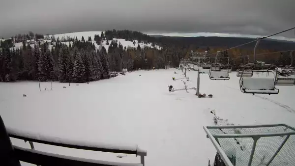 Wyciąg Diament w Kompleksie narciarskim Zieleniec zaprasza na narty.