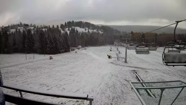 Wyciąg Diament w Kompleksie narciarskim Zieleniec zaprasza na narty.