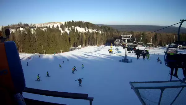 Wyciąg Diament w Kompleksie narciarskim Zieleniec zaprasza na narty.