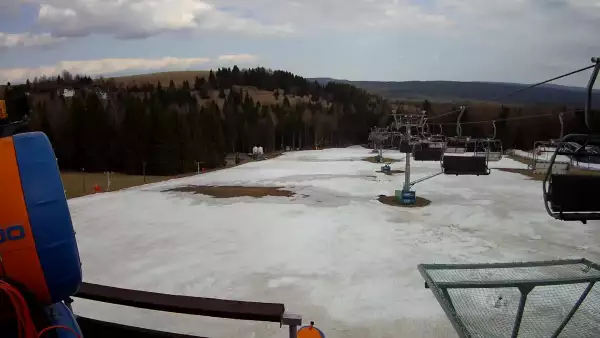 Wyciąg Diament w Kompleksie narciarskim Zieleniec zaprasza na narty.