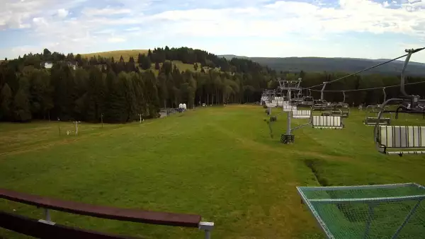 Wyciąg Diament w Kompleksie narciarskim Zieleniec zaprasza na narty.