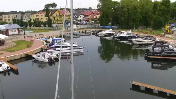 Widok na przystań i marinę w Dziwnowie
