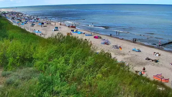 Plaża w Dziwnowie oglądaj w sezonie letnim.