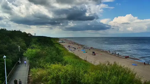 Plaża w Dziwnowie oglądaj w sezonie letnim.