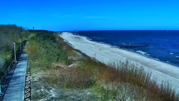 Plaża w Dziwnowie oglądaj w sezonie letnim.