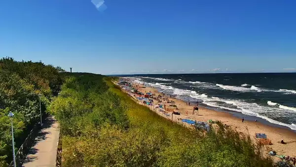 Plaża w Dziwnowie oglądaj w sezonie letnim.