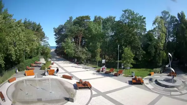 Widok na deptak w Dziwnówku