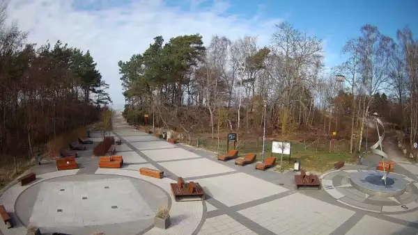 Widok na deptak w Dziwnówku