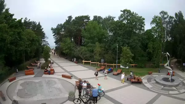 Widok na deptak w Dziwnówku