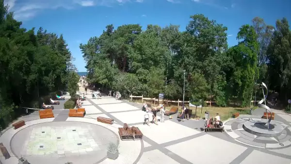 Widok na deptak w Dziwnówku