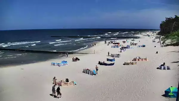 Widok na plażę i morze w Dziwnowie woj. zachodniopomorskie