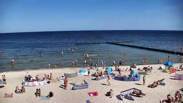 Widok na plażę i morze w Dziwnowie woj. zachodniopomorskie