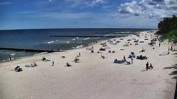 Widok na plażę i morze w Dziwnowie woj. zachodniopomorskie