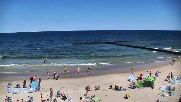 Widok na plażę i morze w Dziwnowie woj. zachodniopomorskie