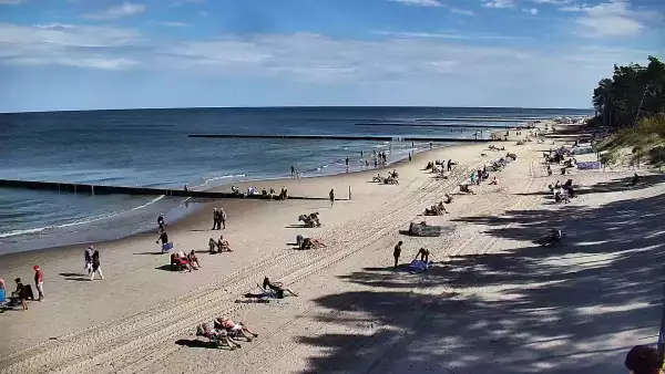 Widok na plażę i morze w Dziwnowie woj. zachodniopomorskie