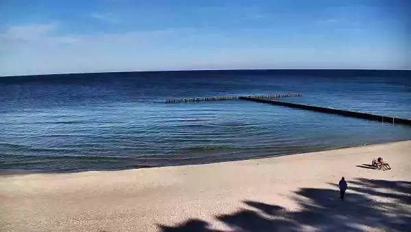 Widok na plażę i morze w Dziwnowie woj. zachodniopomorskie