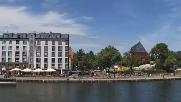 Kamera z widokiem na Śródmieście oraz kładkę na Motławie