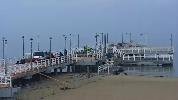 Widok z kamery obrotowej na plaże i morze w Gdańsku Brzeźnie