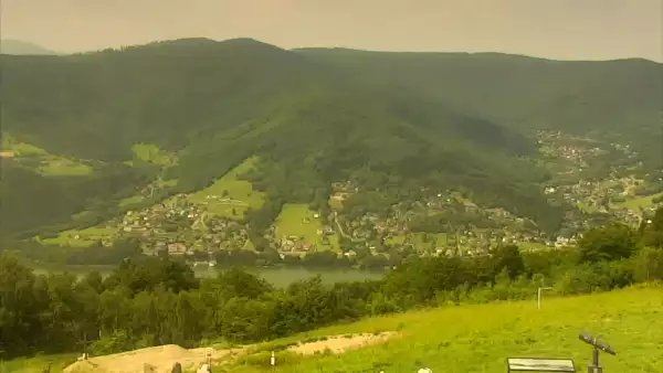 Ujęcie na panoramę gór w Beskidzie Małym