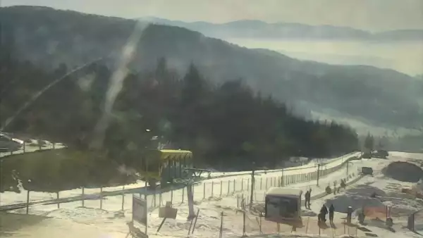 Ujęcie na panoramę gór w Beskidzie Małym