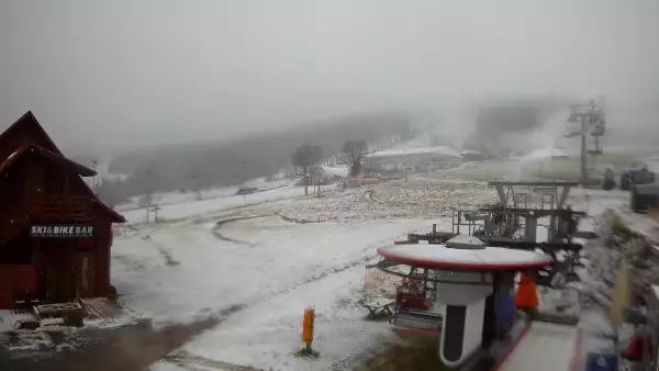 widok z dolnej stacji narciarskiej Gryglówka