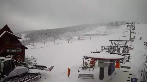 widok z dolnej stacji narciarskiej Gryglówka