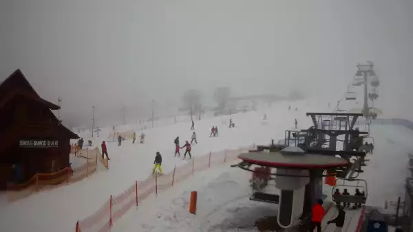 widok z dolnej stacji narciarskiej Gryglówka