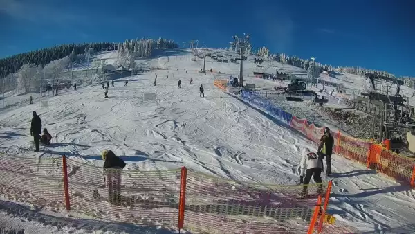 Widok z Kamery na stację narciarską Gryglówka w Zieleńcu