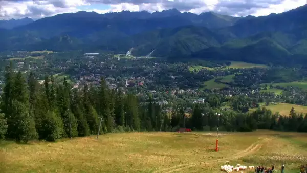 Widok z Kamery na panoramę Tatr.